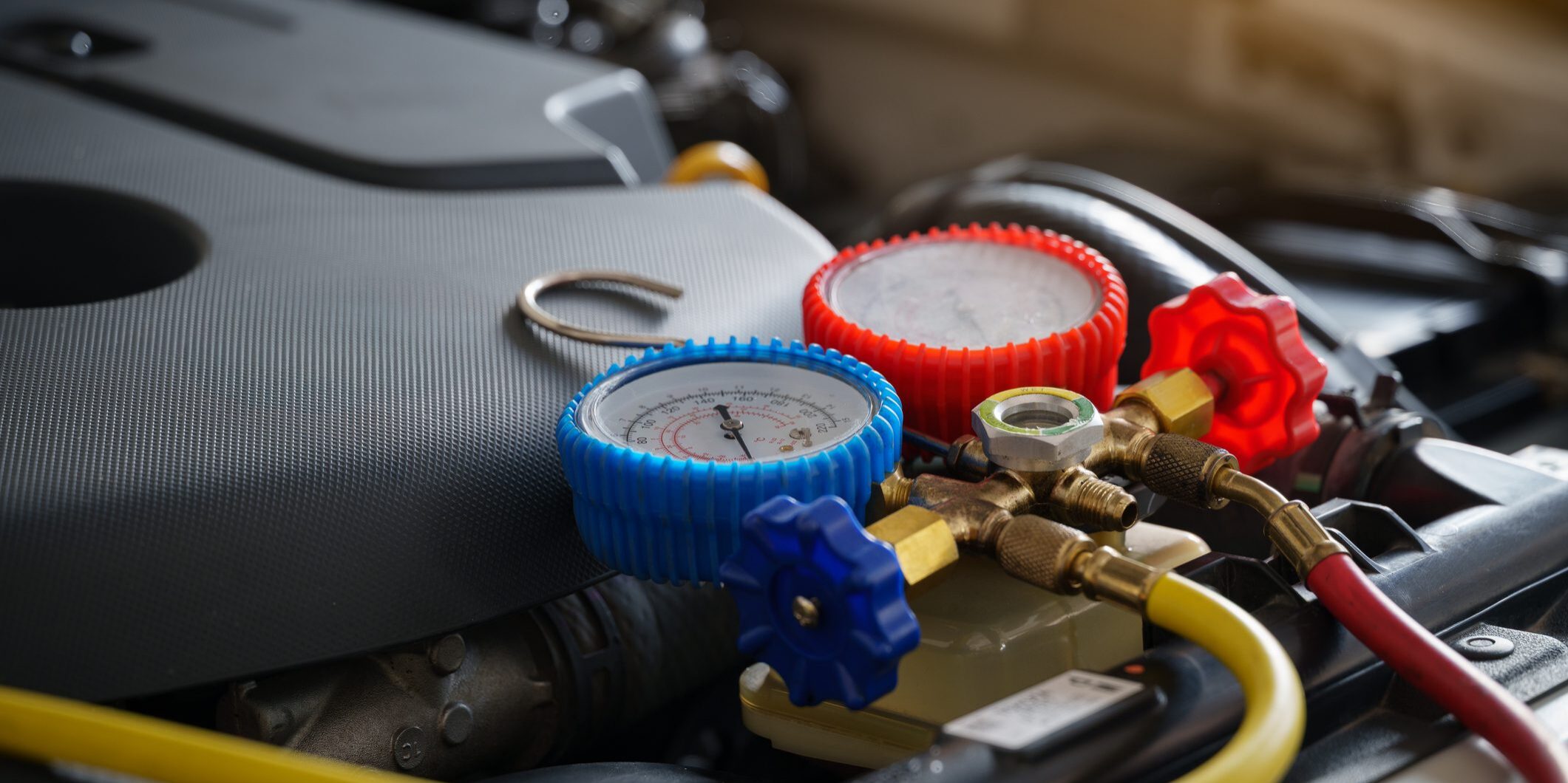 Automotive air conditioning manifold gauge set